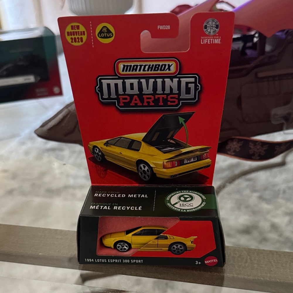 MATCHBOX MOVING PARTS 1994 LOTUS ESPRIT 300 SPORT YELLOW CAR MIB